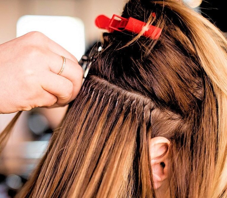 Don't have time for a full redo? Our simple 5-step guide shows you how to seamlessly transform your daytime makeup into a stunning evening look. Learn the quick tricks and product swaps that take you from work-ready chic to night-out glam in minutes.